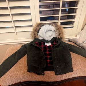 Hollister Army Green Jacket 🧥 New but no tag . Xs Quilted Plaid on Inside